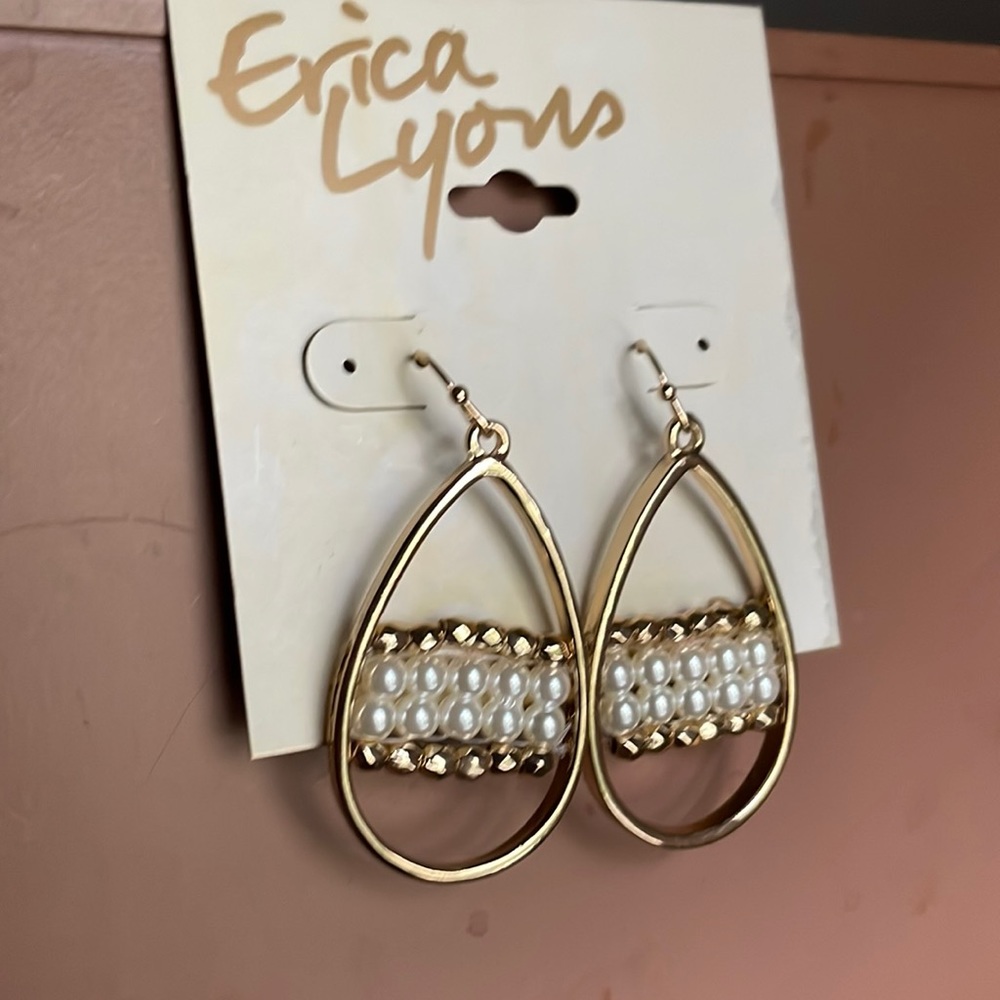 Erica Lyons teardrop gold and pearl dangle fashion earrings